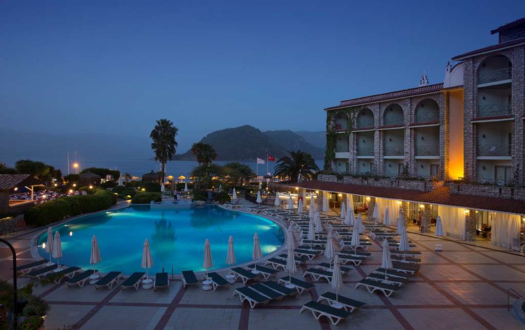 cheap resort hotels to Spend holiday with family