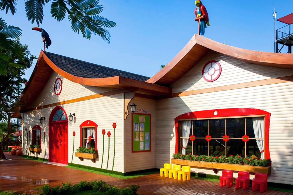 cheap resort hotels to Spend holiday with family