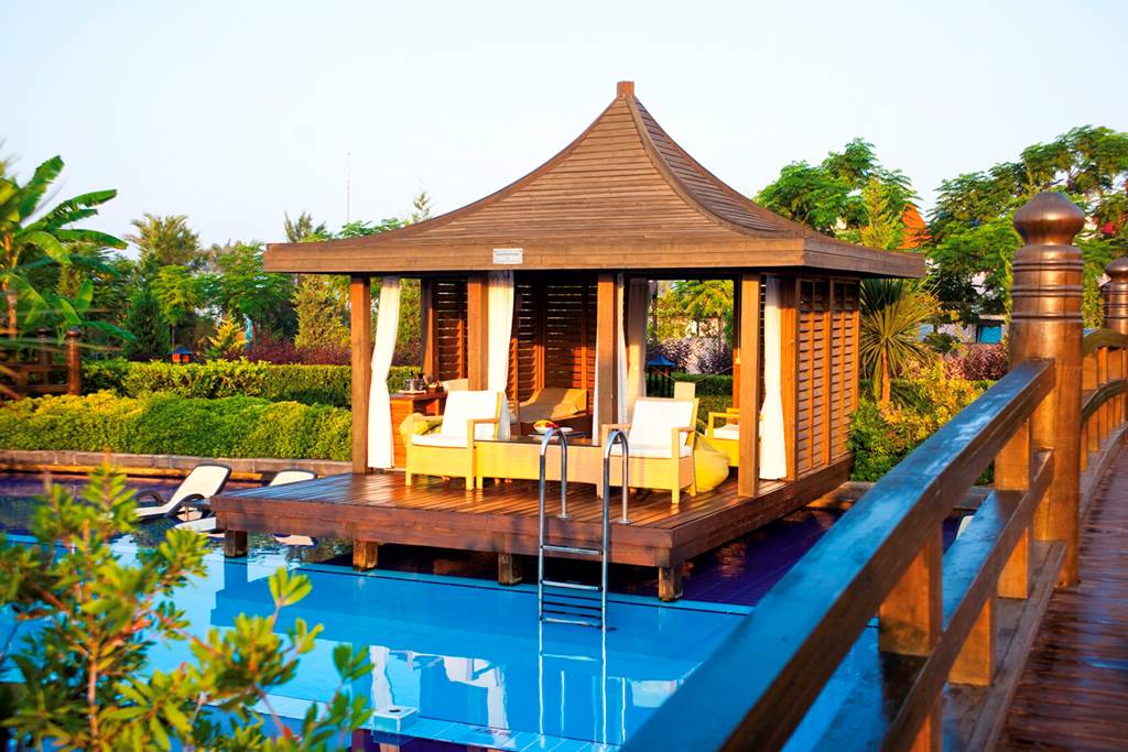 cheap resort hotels to Spend holiday with family