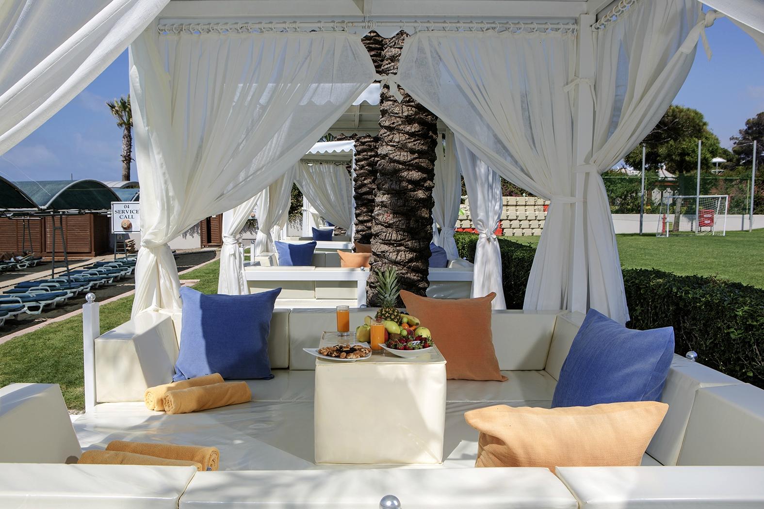 cheap resort hotels to Spend holiday with family