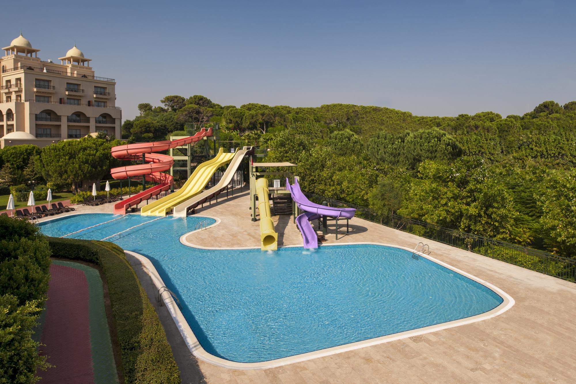 cheap resort hotels to Spend holiday with family