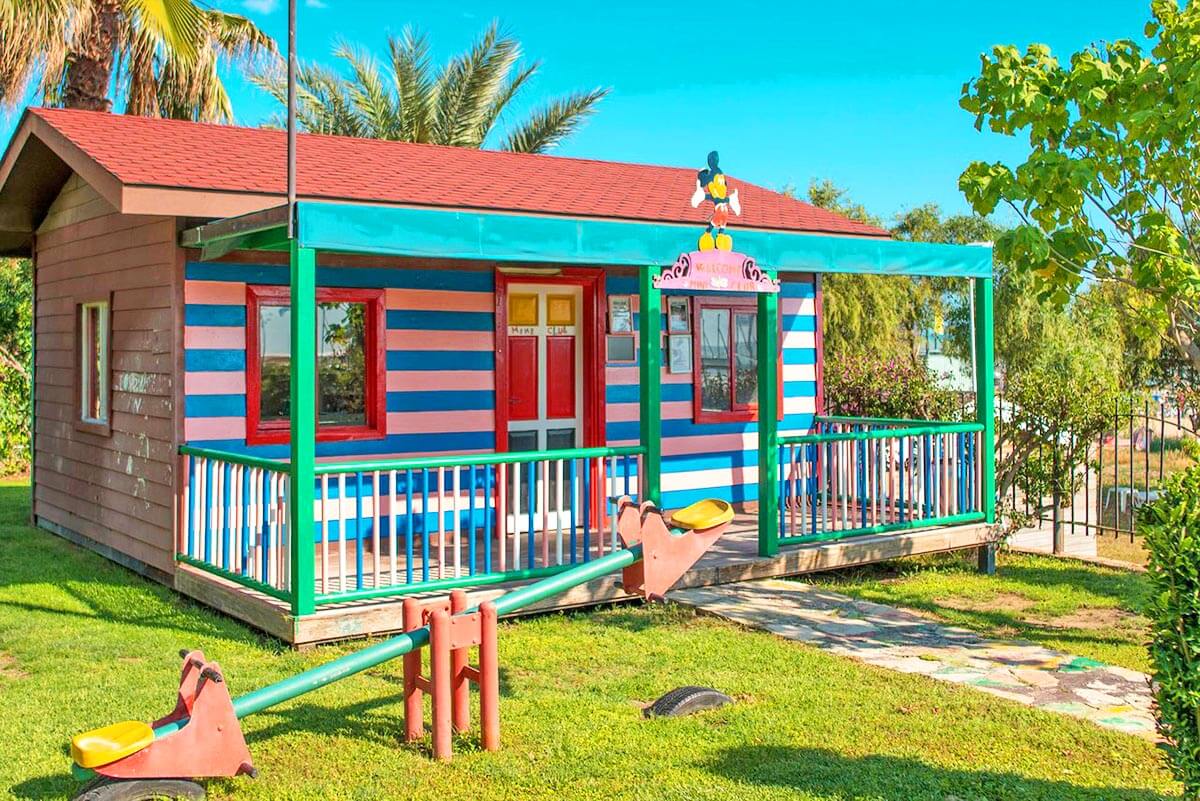 cheap resort hotels to Spend holiday with family