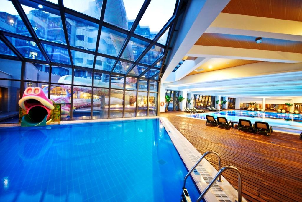 cheap resort hotels to Spend holiday with family