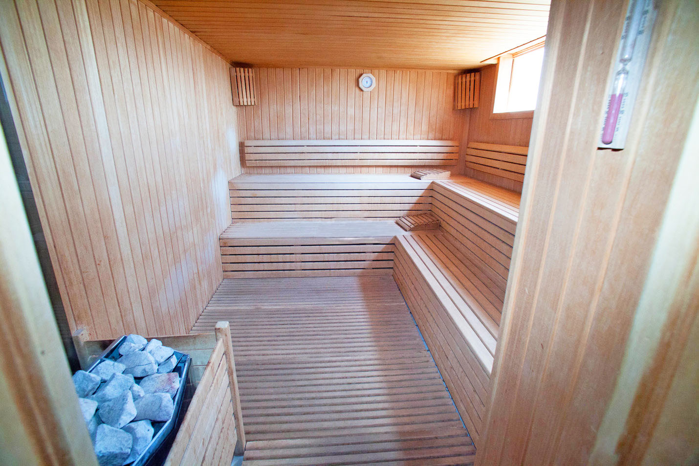 cheap resort hotels to Spend holiday with family