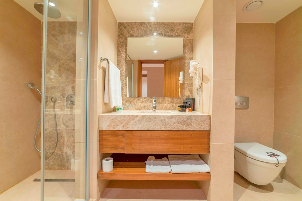 cheap resort hotels to Spend holiday with family