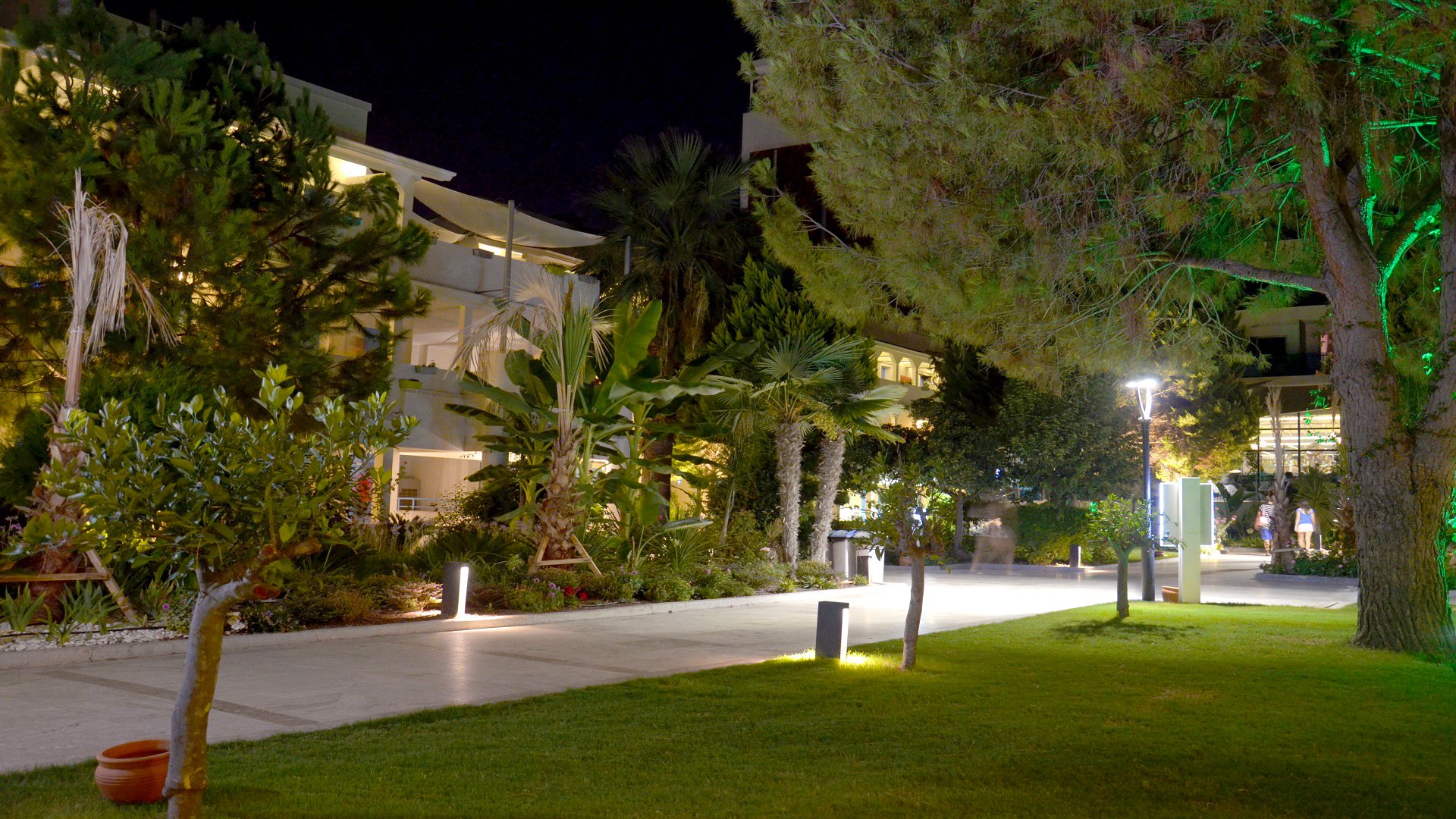 cheap resort hotels to Spend holiday with family