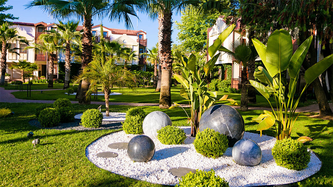 cheap resort hotels to Spend holiday with family