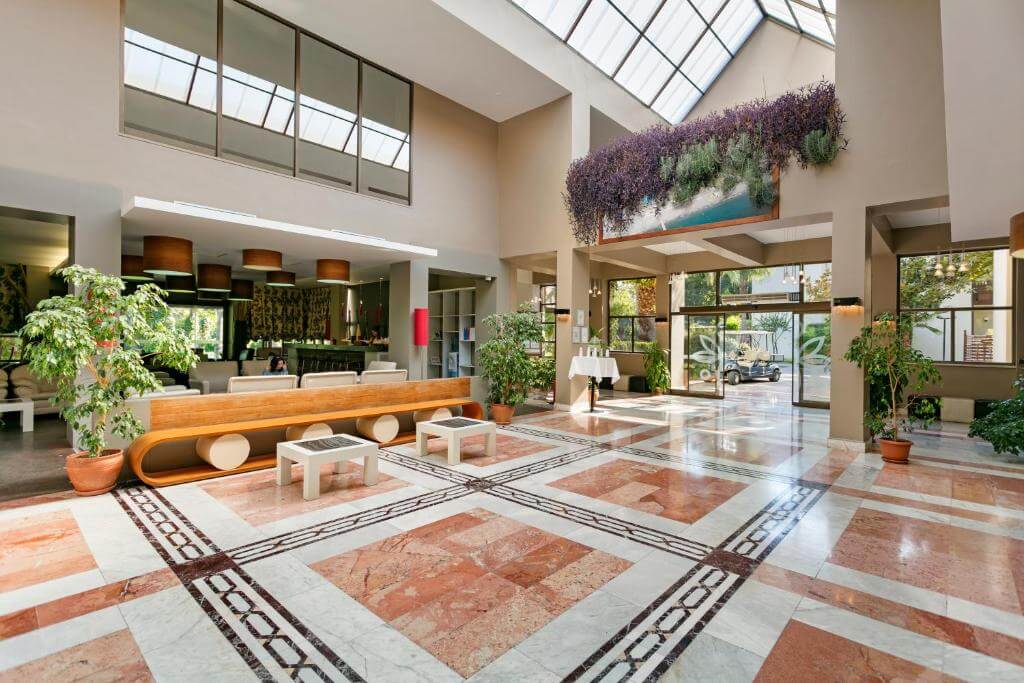 cheap resort hotels to Spend holiday with family