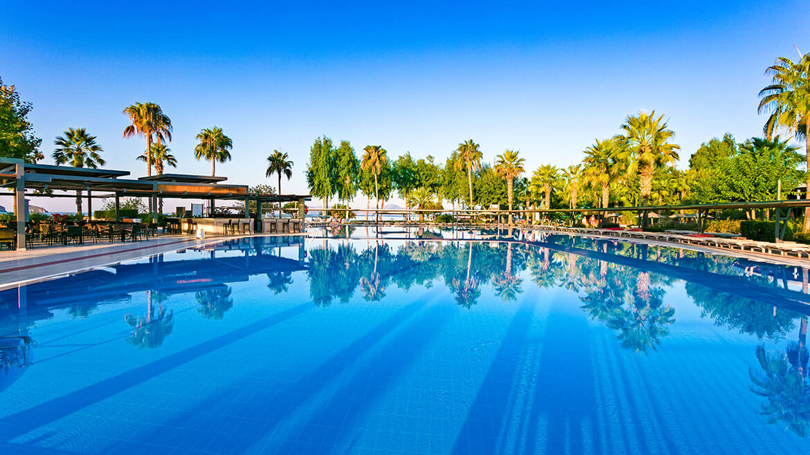 cheap resort hotels to Spend holiday with family