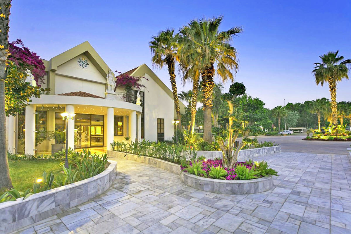 cheap resort hotels to Spend holiday with family