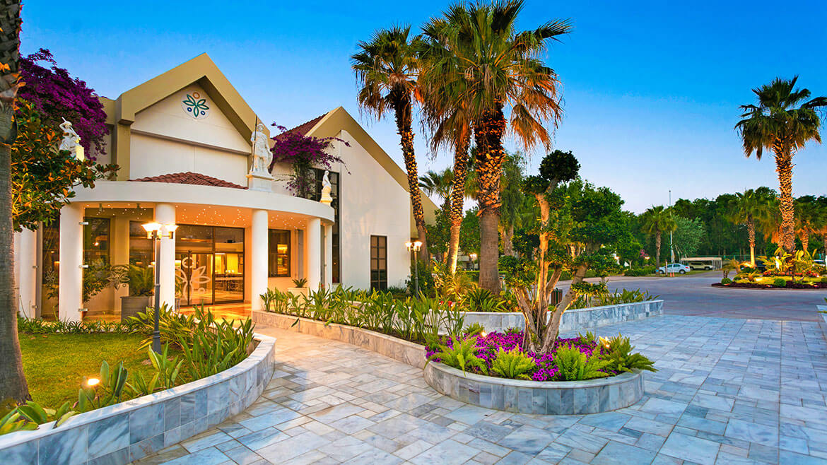 cheap resort hotels to Spend holiday with family