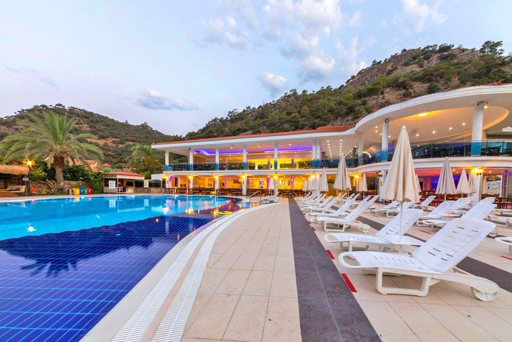 cheap resort hotels to Spend holiday with family