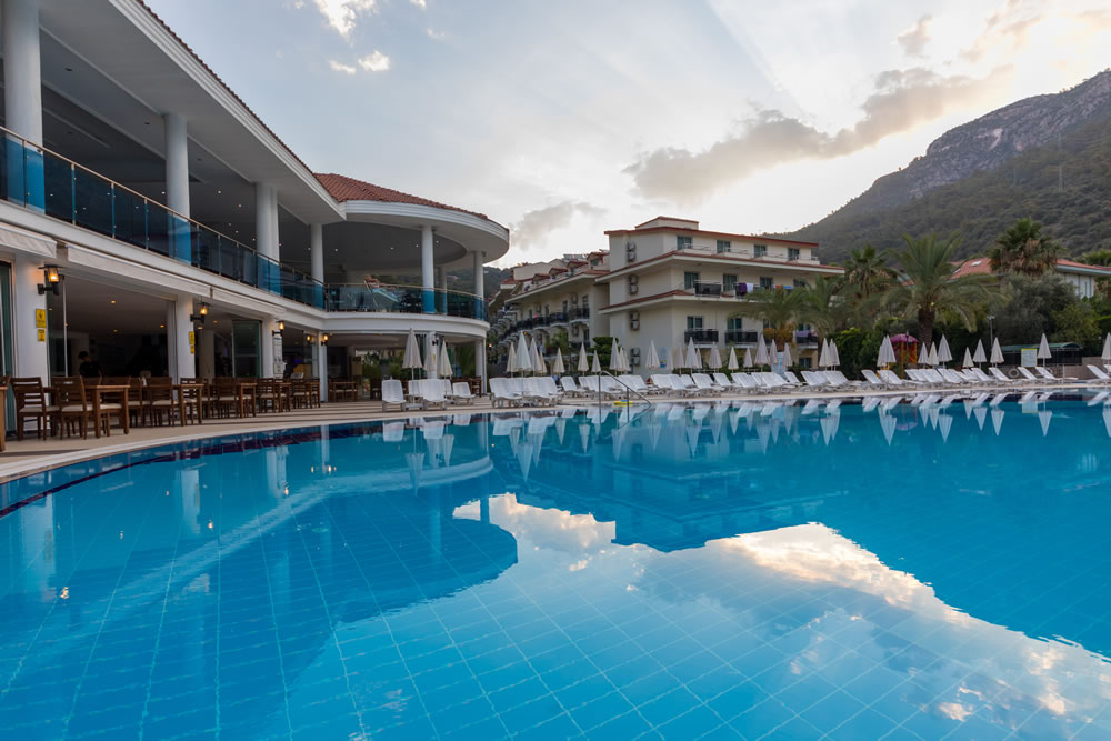 cheap resort hotels to Spend holiday with family