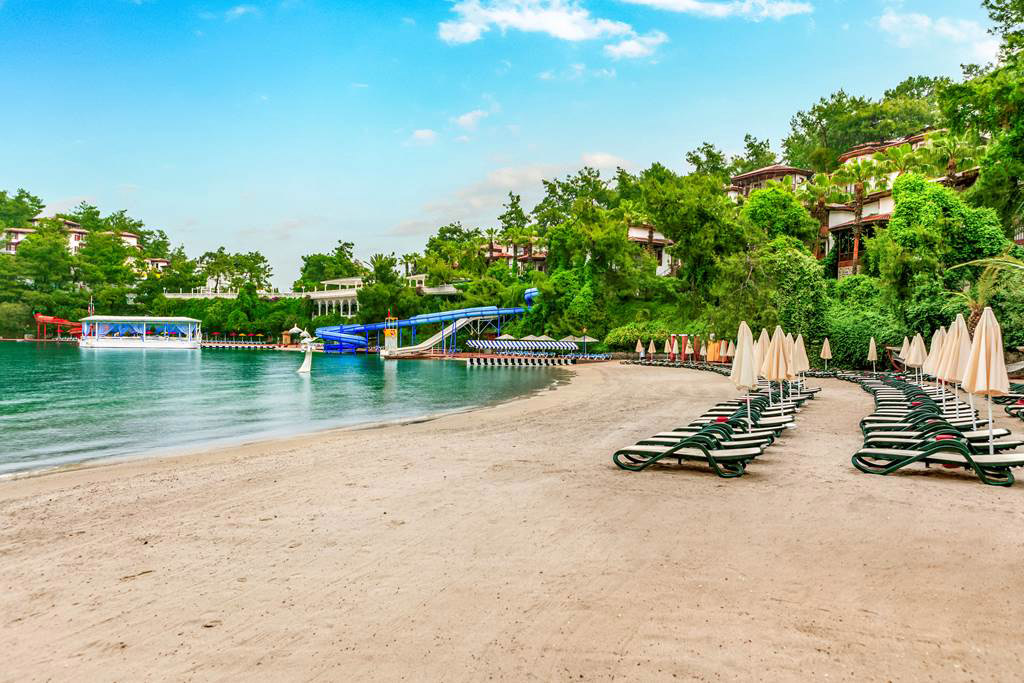 cheap resort hotels to Spend holiday with family