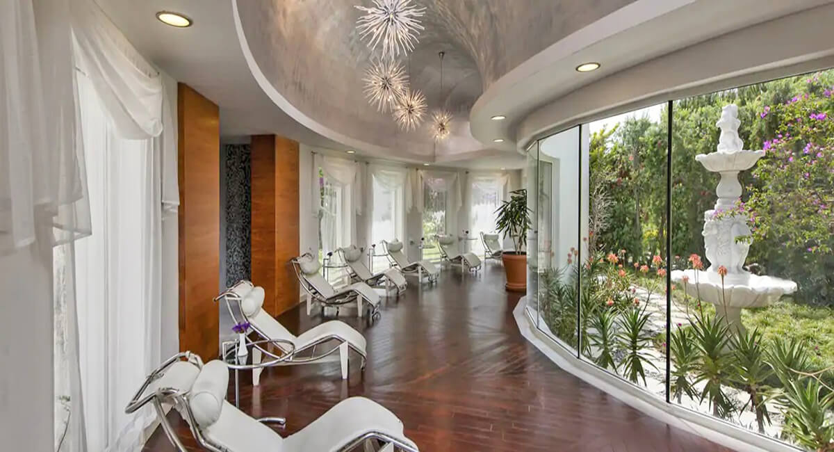 cheap resort hotels to Spend holiday with family