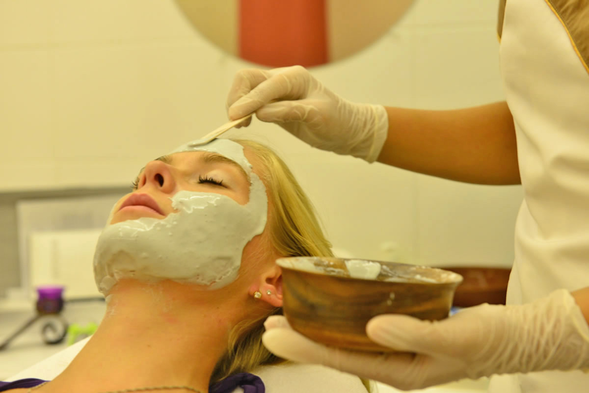 cheap resort hotels to Spend holiday with family