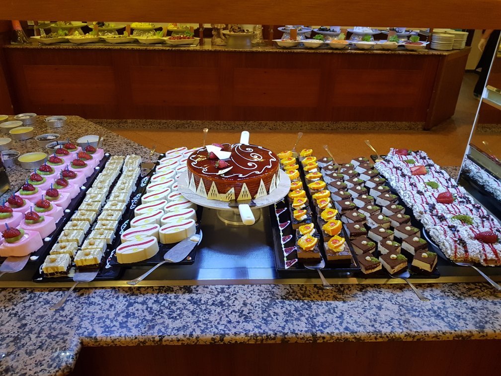 cheap resort hotels to Spend holiday with family