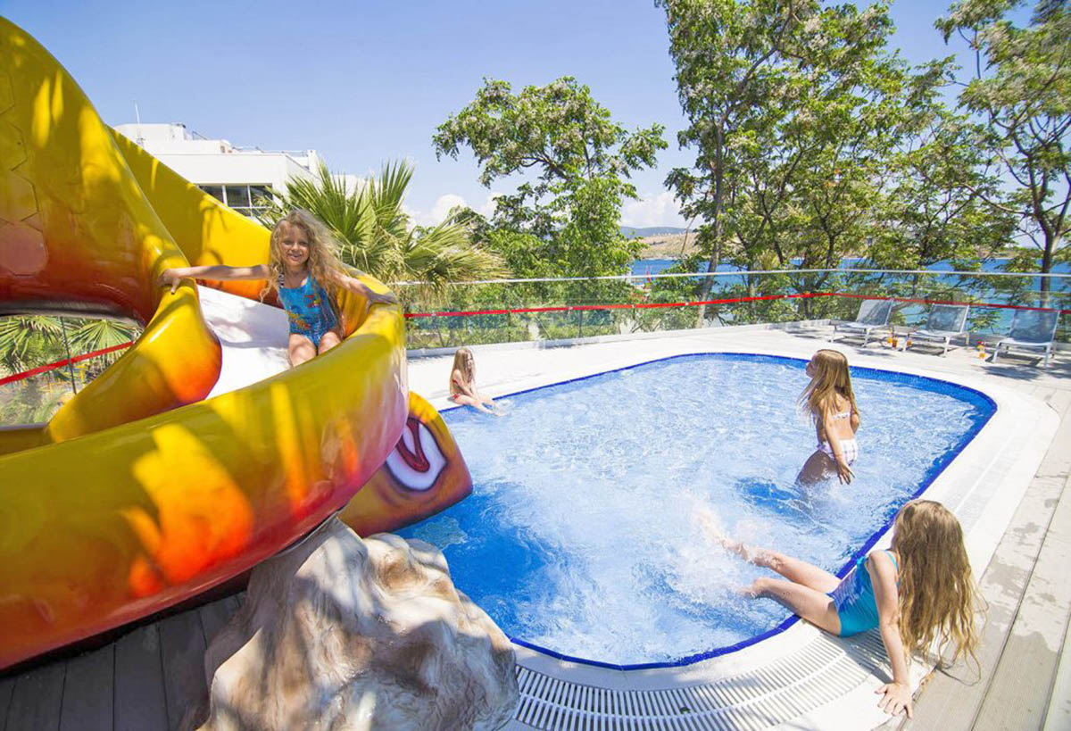 cheap resort hotels to Spend holiday with family