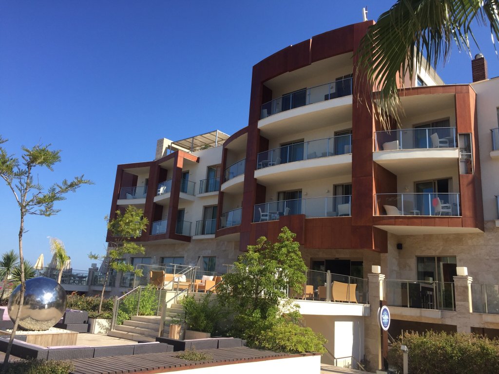 cheap resort hotels to Spend holiday with family