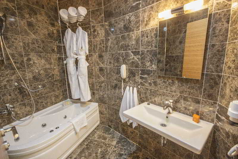 cheap resort hotels to Spend holiday with family