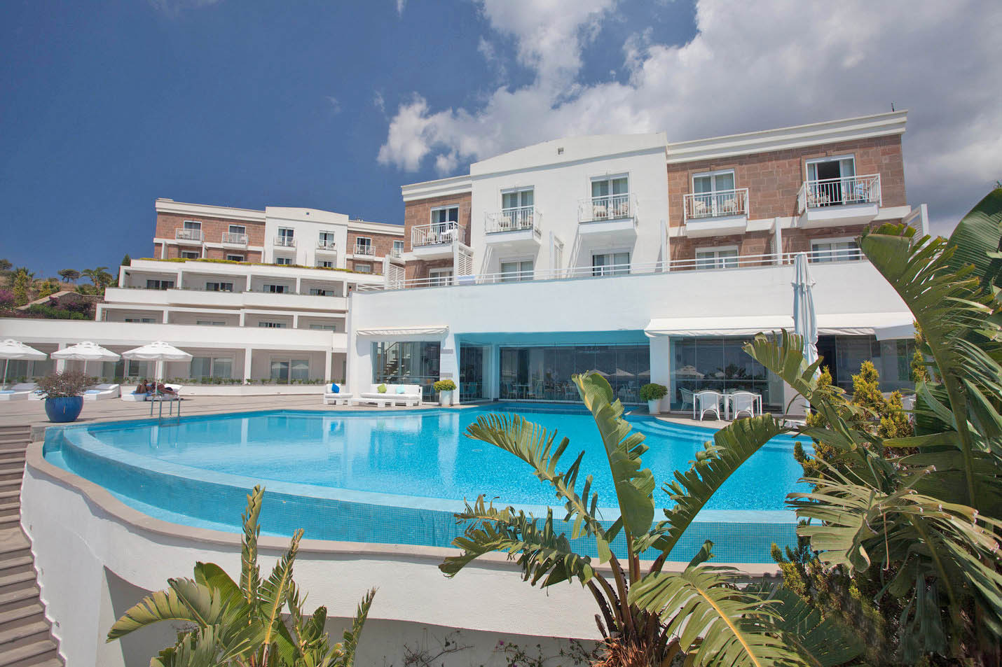 cheap resort hotels to Spend holiday with family