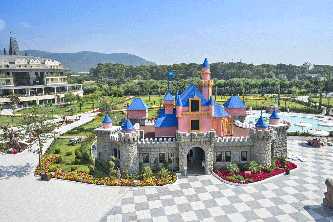 cheap resort hotels to Spend holiday with family