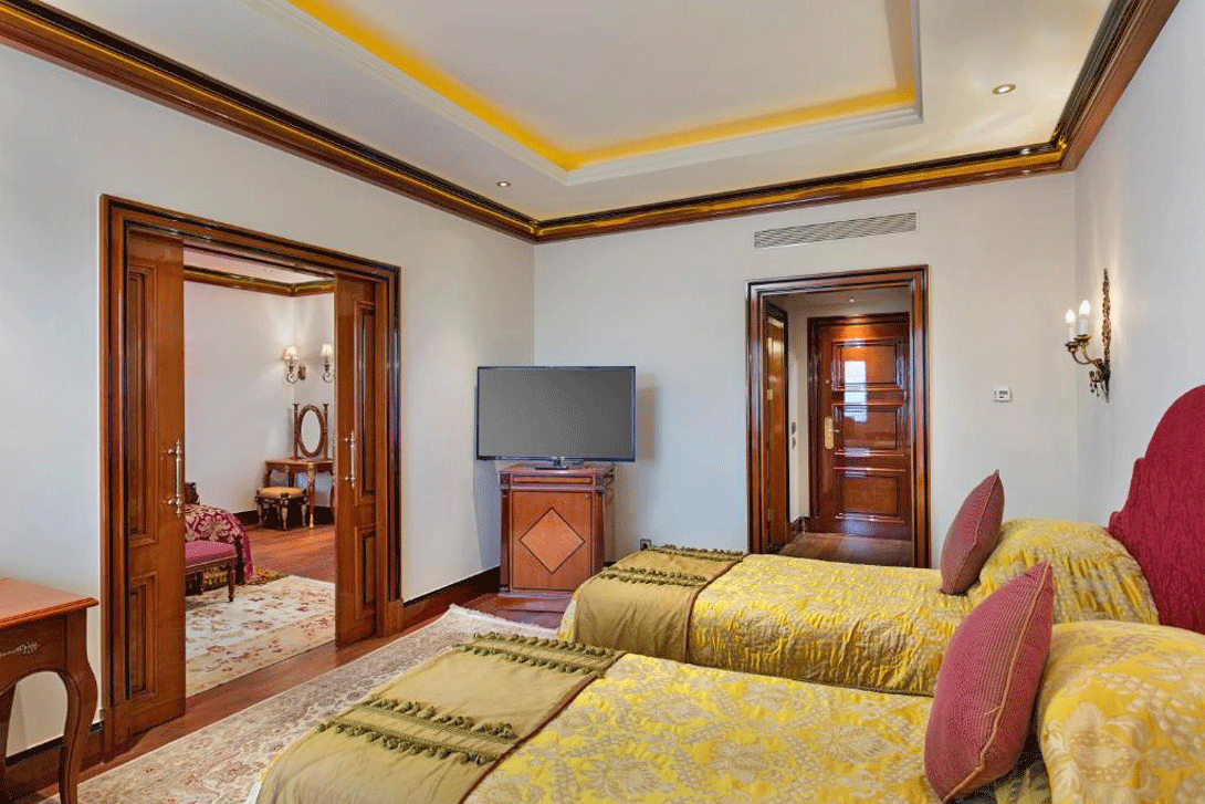 cheap resort hotels to Spend holiday with family