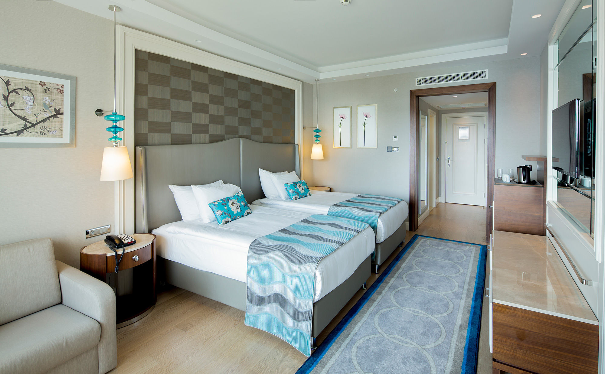 cheap resort hotels to Spend holiday with family