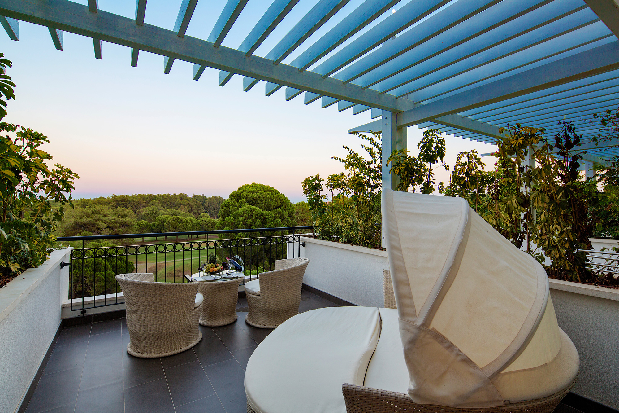 cheap resort hotels to Spend holiday with family