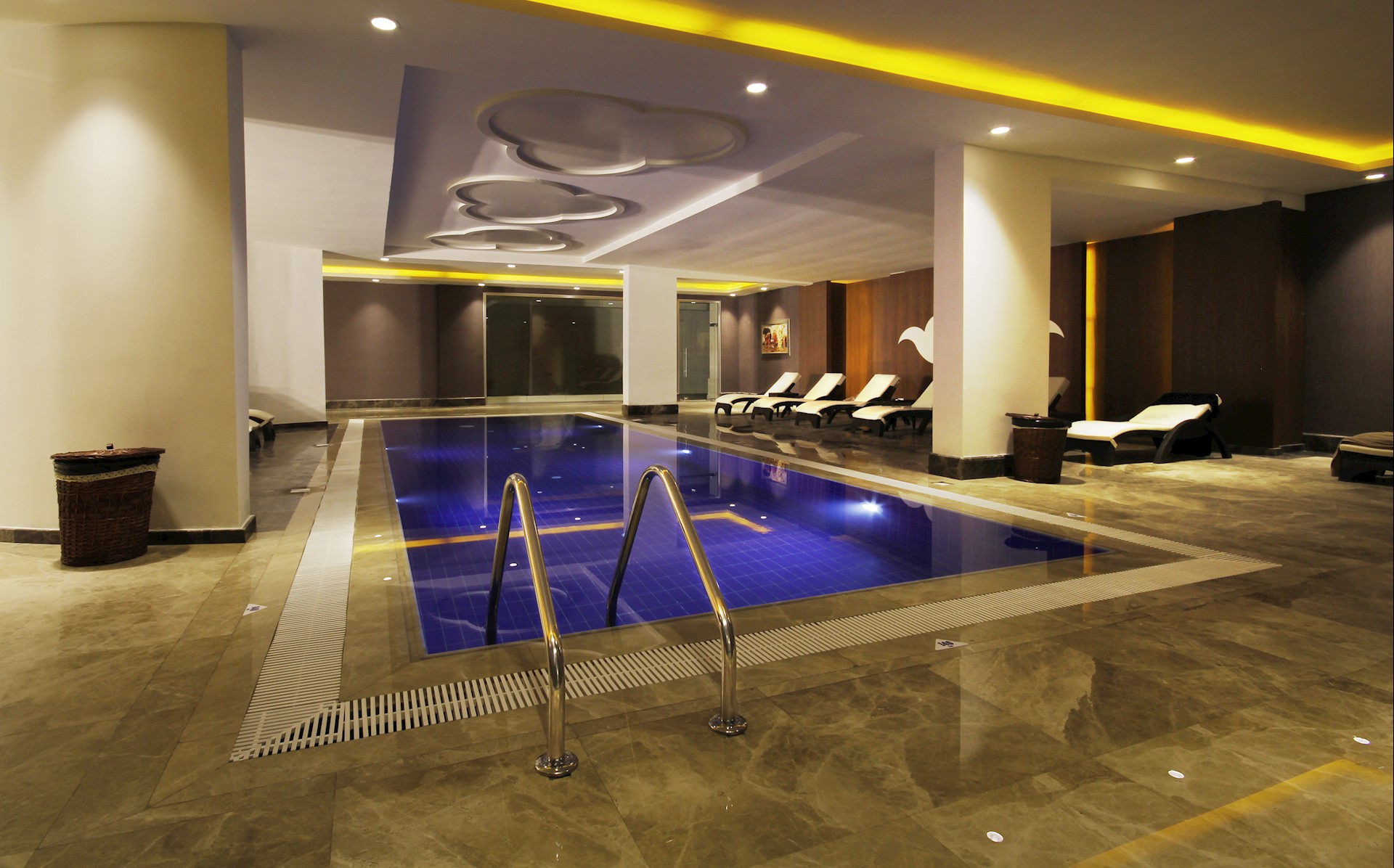 cheap resort hotels to Spend holiday with family