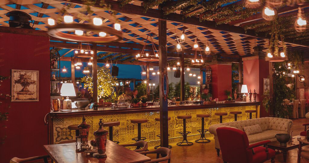 Live entertainment beneath the stars!