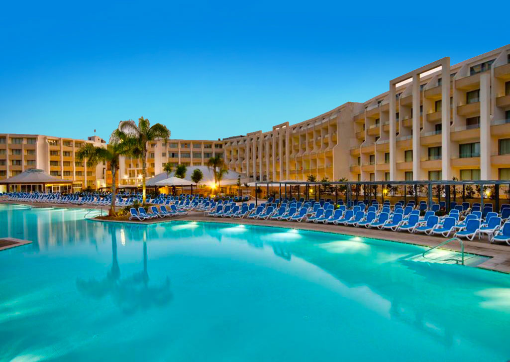 cheap resort hotels to Spend holiday with family