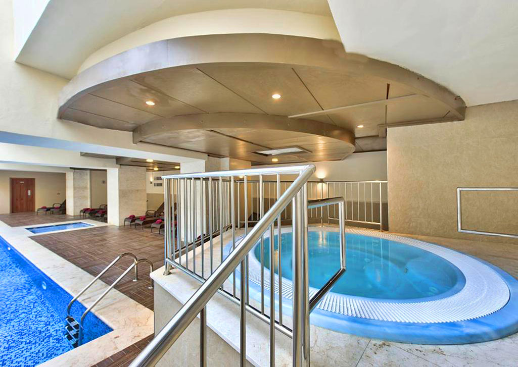 cheap resort hotels to Spend holiday with family