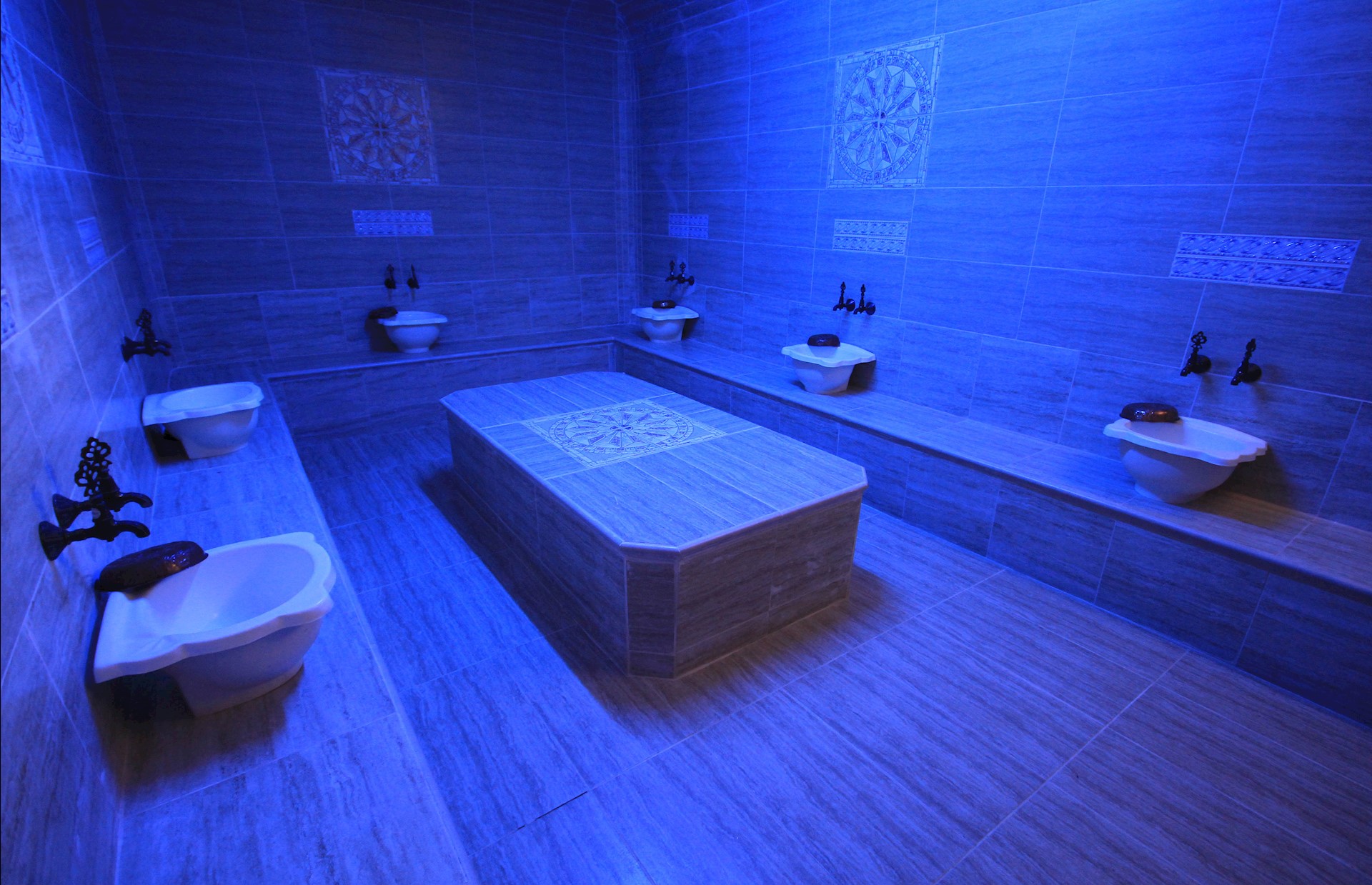 cheap resort hotels to Spend holiday with family