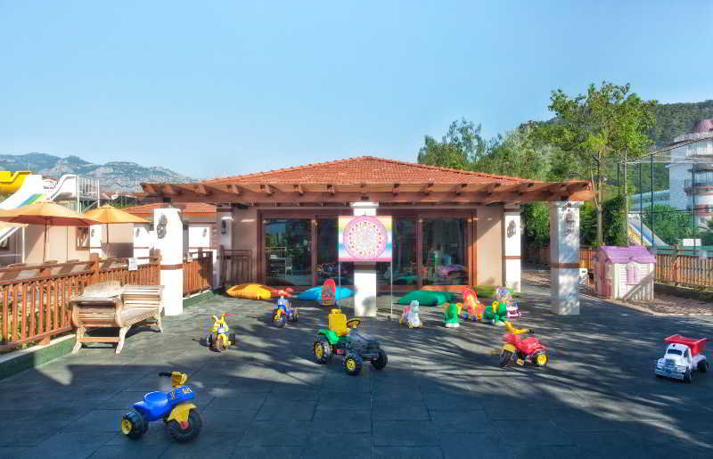 cheap resort hotels to Spend holiday with family