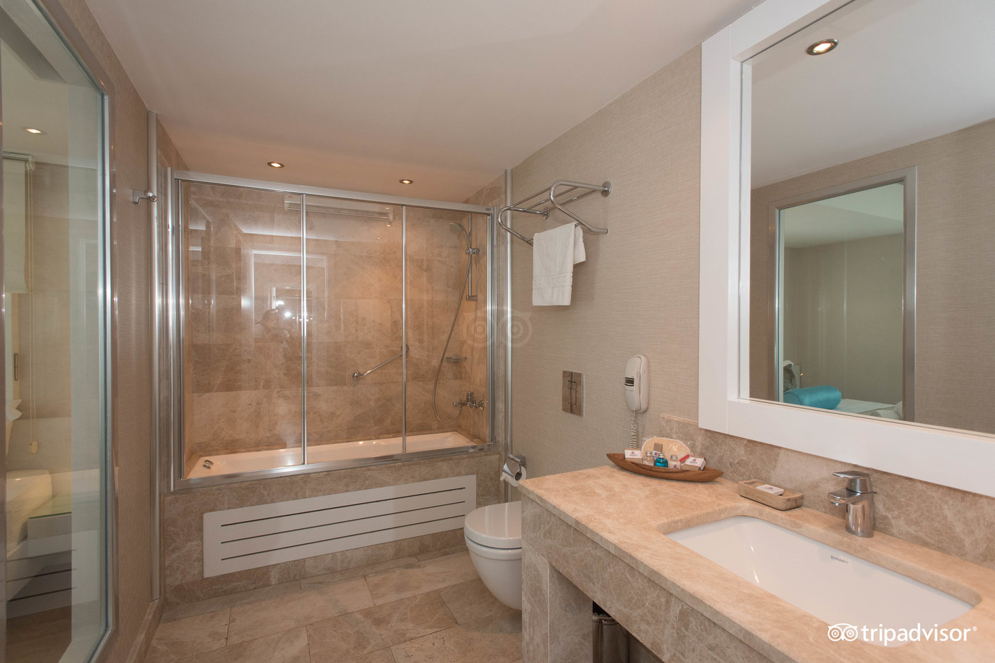 cheap resort hotels to Spend holiday with family