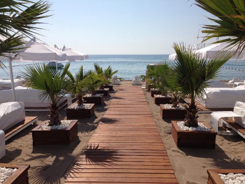 cheap resort hotels to Spend holiday with family