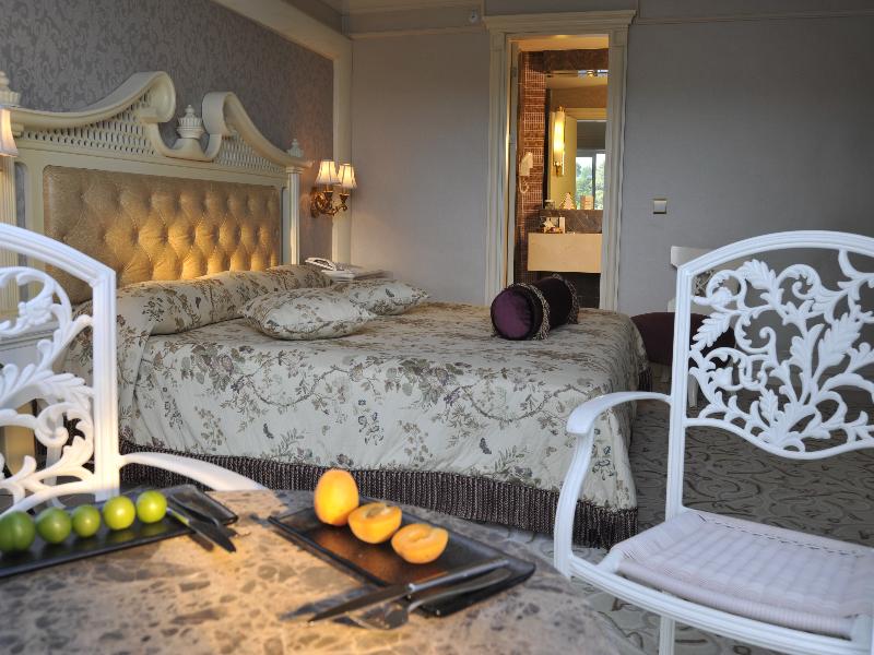 cheap resort hotels to Spend holiday with family