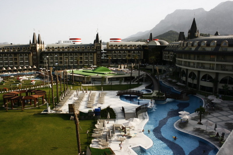 cheap resort hotels to Spend holiday with family