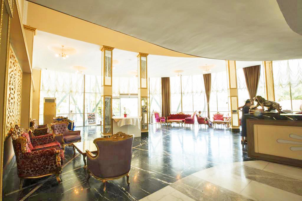 cheap resort hotels to Spend holiday with family