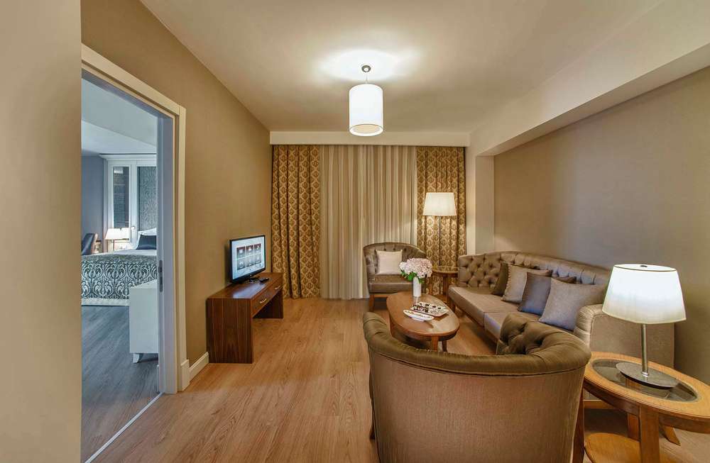 cheap resort hotels to Spend holiday with family