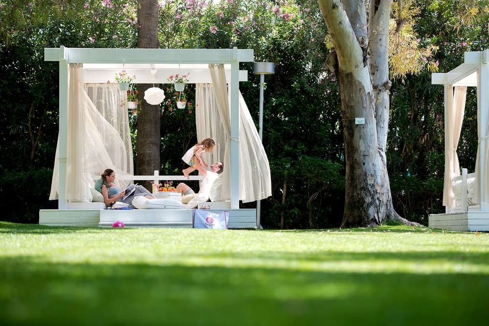 cheap resort hotels to Spend holiday with family