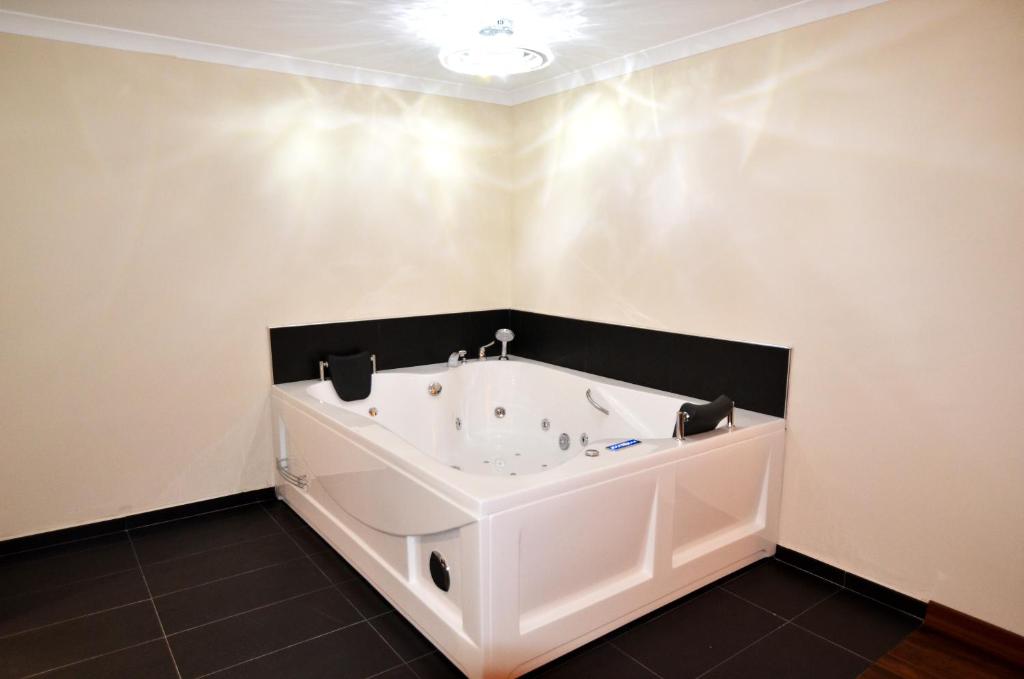 cheap resort hotels to Spend holiday with family