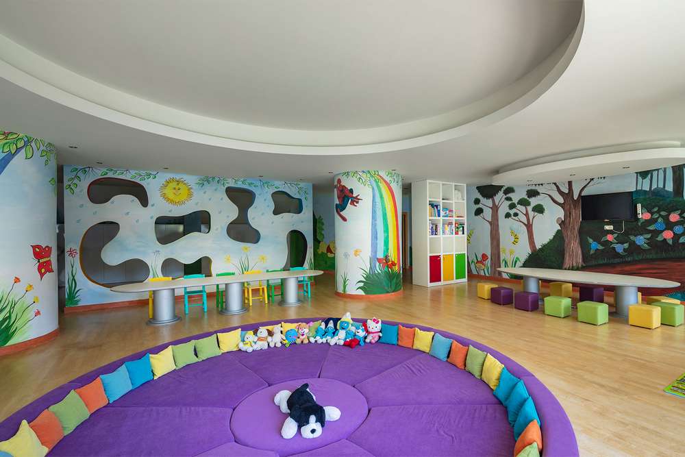 cheap resort hotels to Spend holiday with family