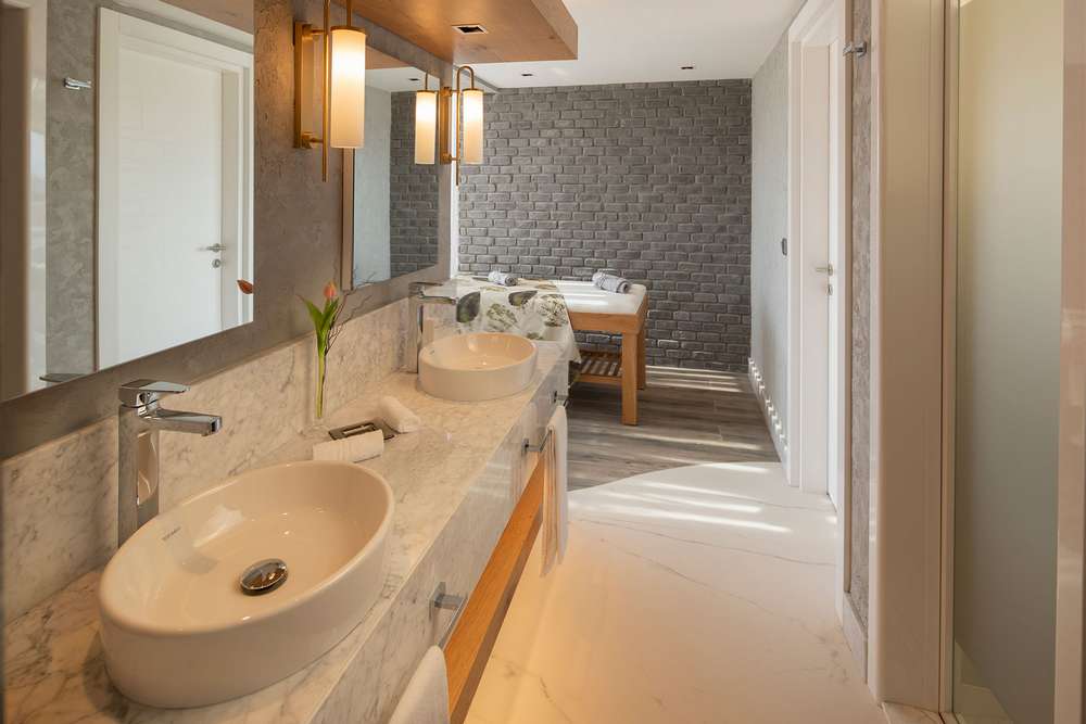 cheap resort hotels to Spend holiday with family