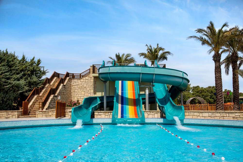 cheap resort hotels to Spend holiday with family