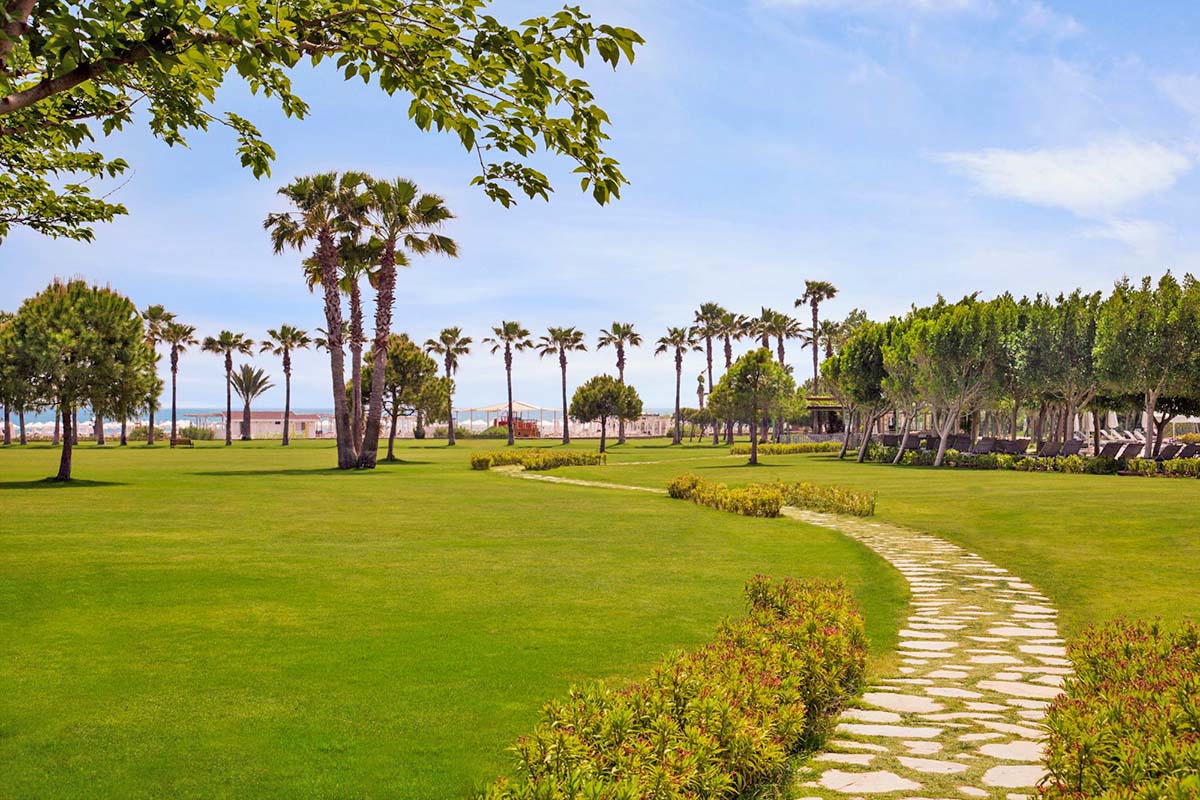 cheap resort hotels to Spend holiday with family