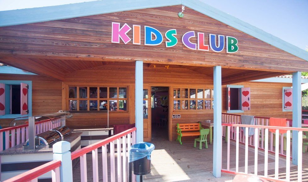 cheap resort hotels to Spend holiday with family