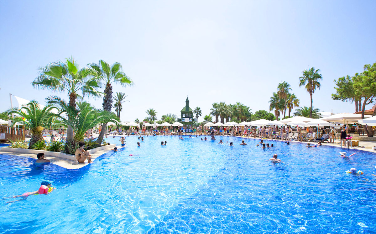 cheap resort hotels to Spend holiday with family