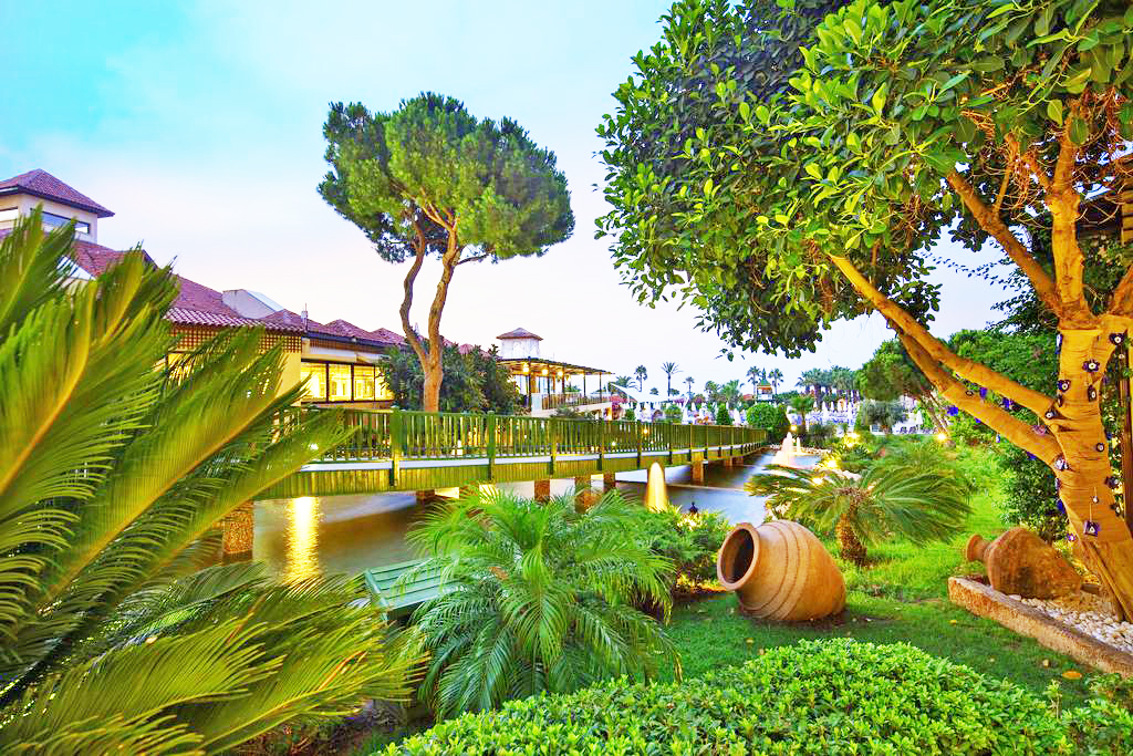 cheap resort hotels to Spend holiday with family